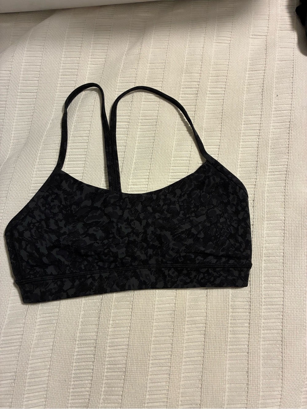 Lululemon flow Y bra- Black Pattern size 8